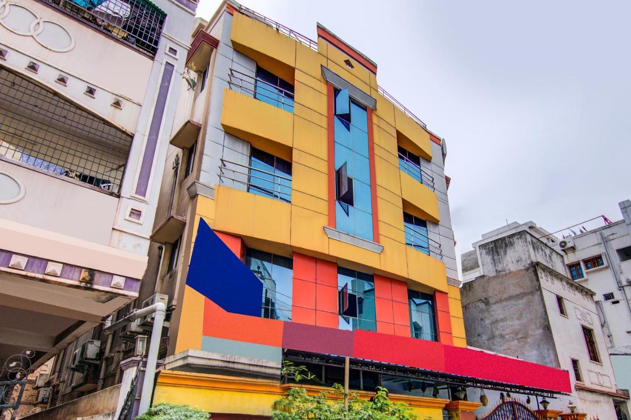 Oyo 14910 Sri Ganesh Swathi Residency Visakhapatnam