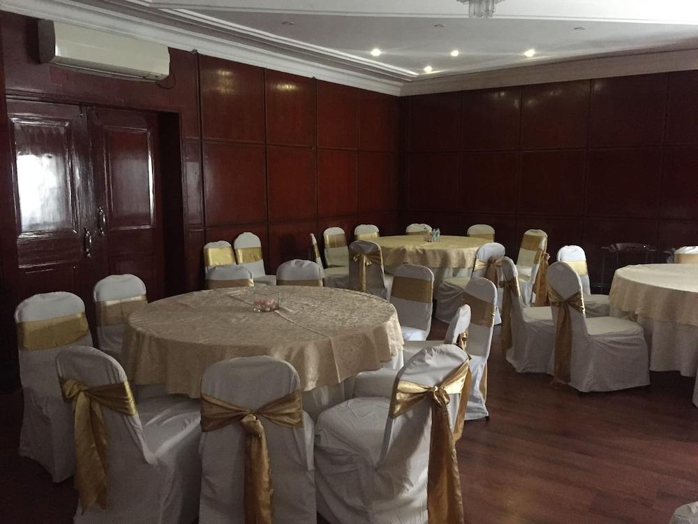 The Gateway Road 5* Visakhapatnam