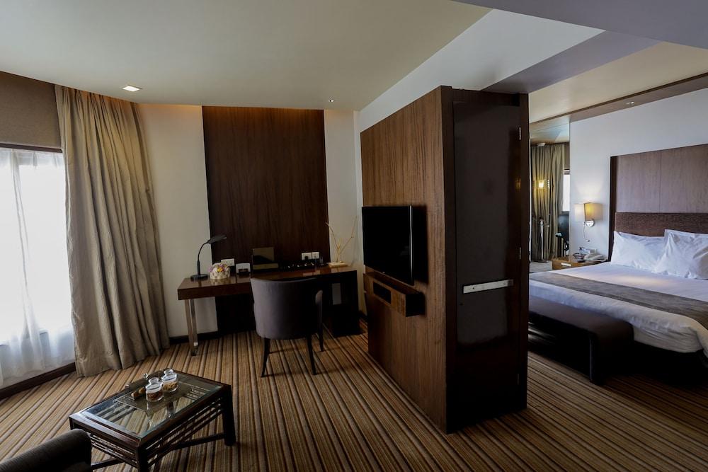 Hotel Welcomhotel By Itc Hotels, Devee Grand Bay,