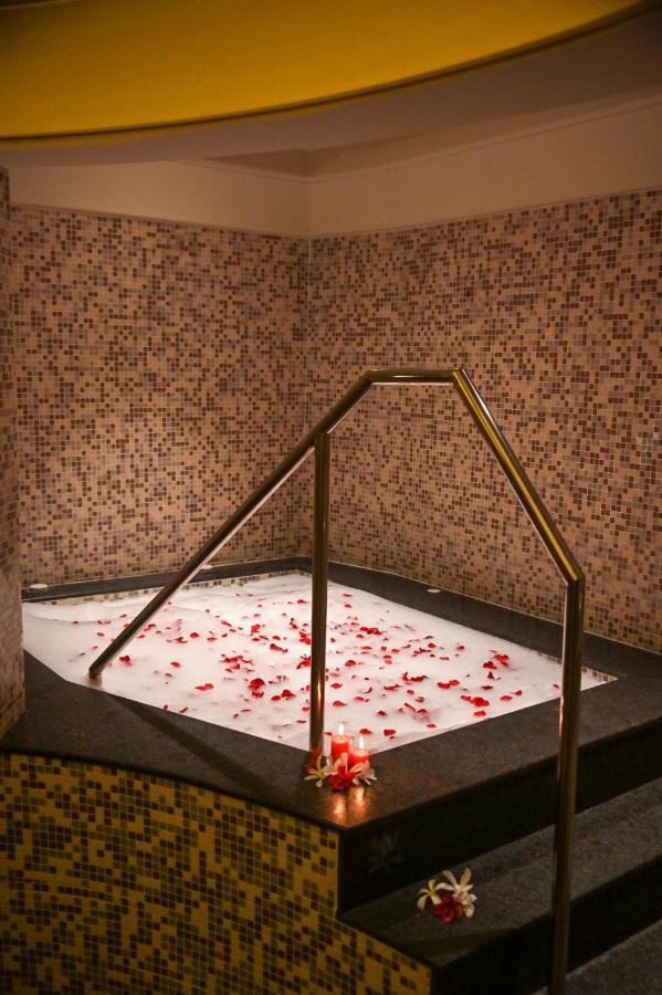 Hotel Welcomhotel By Itc Hotels, Devee Grand Bay,