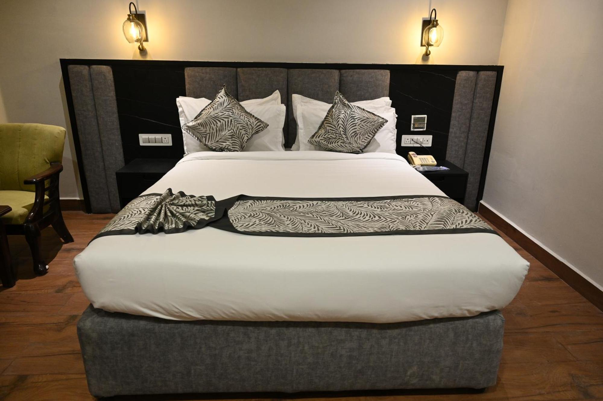 Hotel The Budhil Park