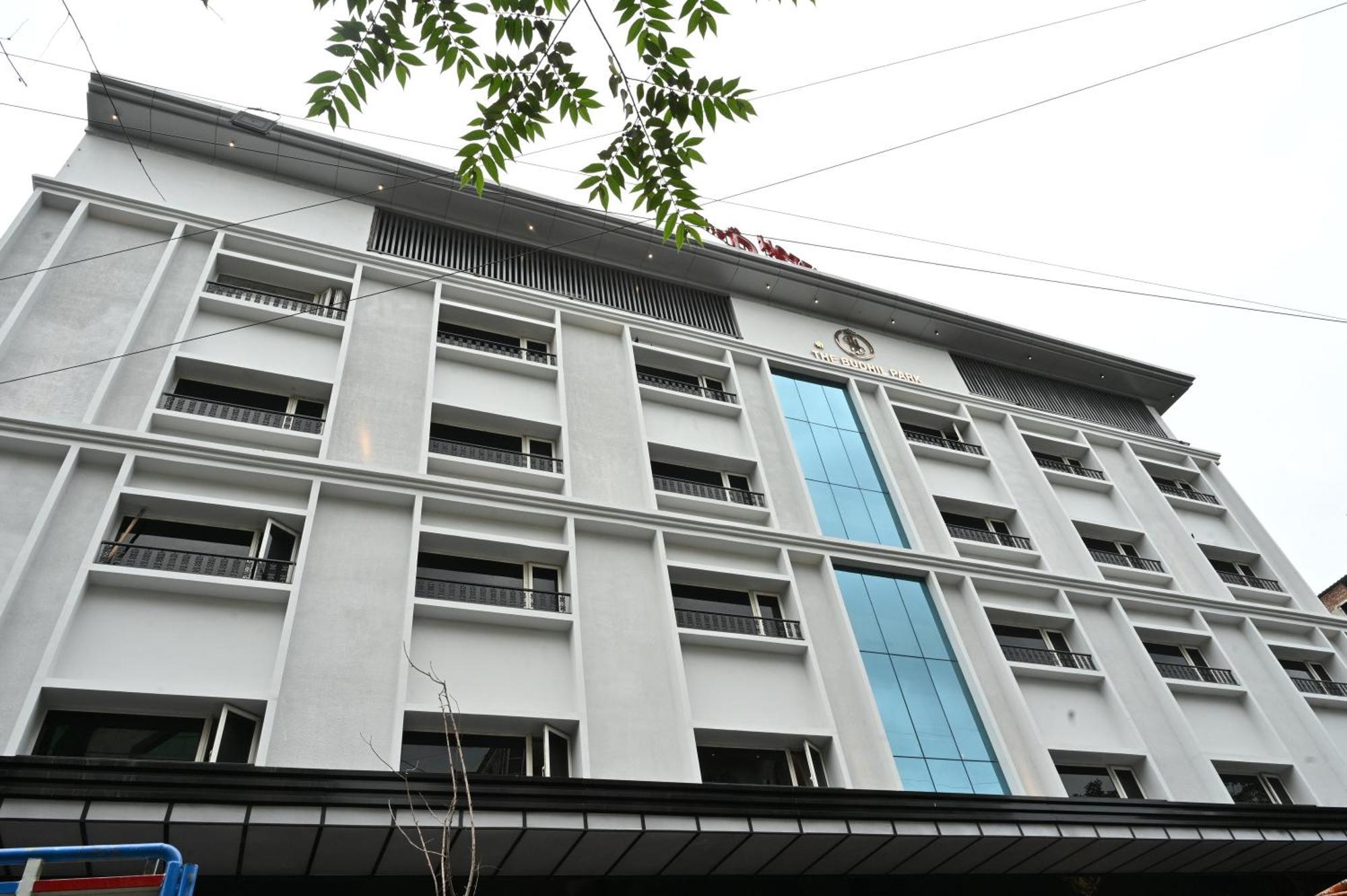 Hotel The Budhil Park
