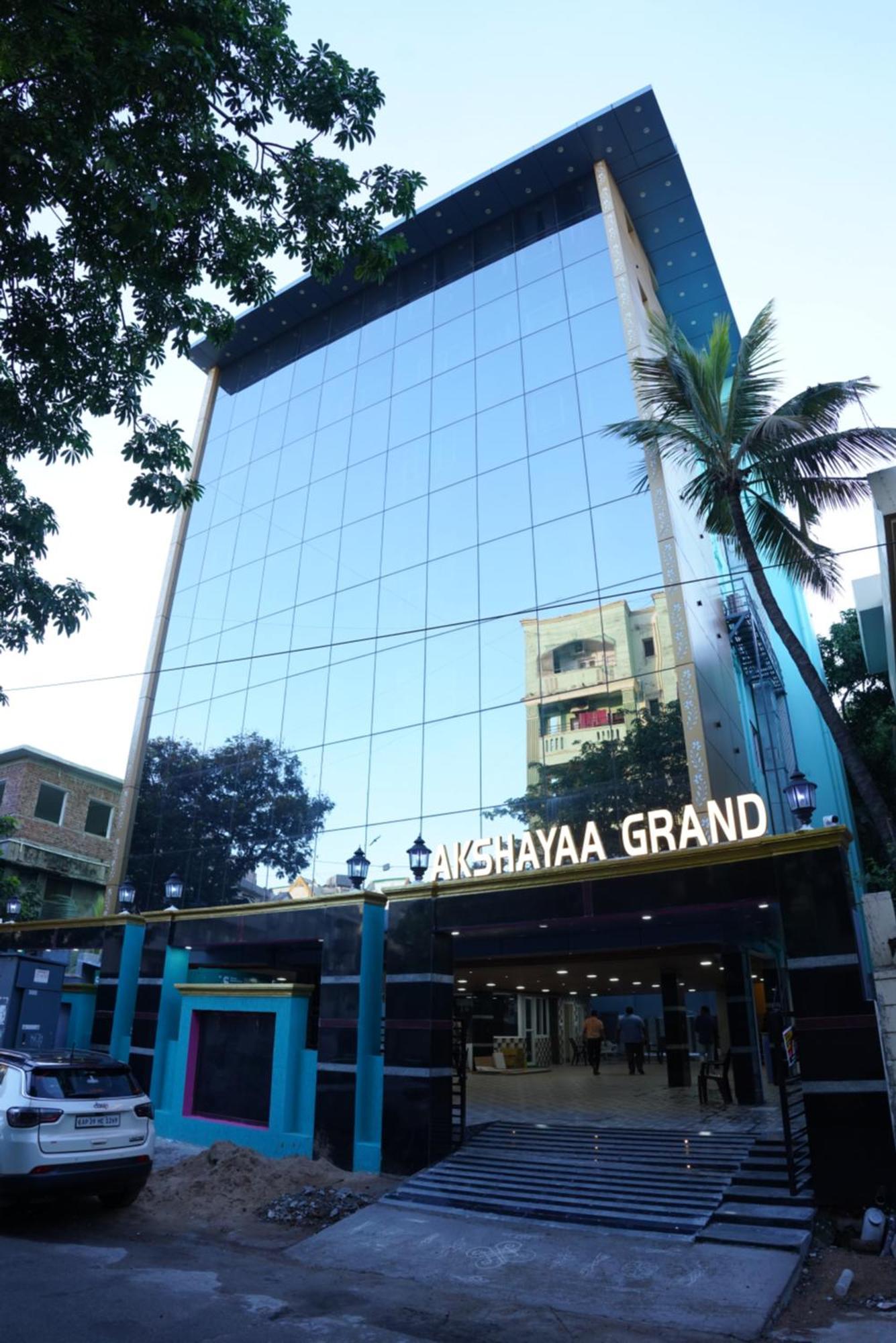 Akshayaa Grand Hotel 3*