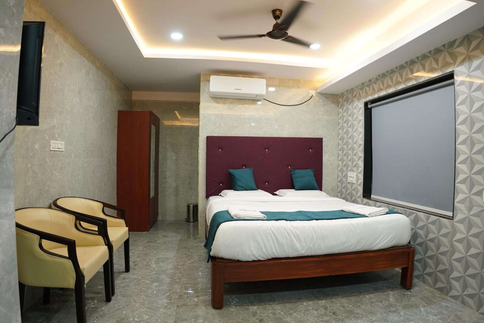Akshayaa Grand Hotel