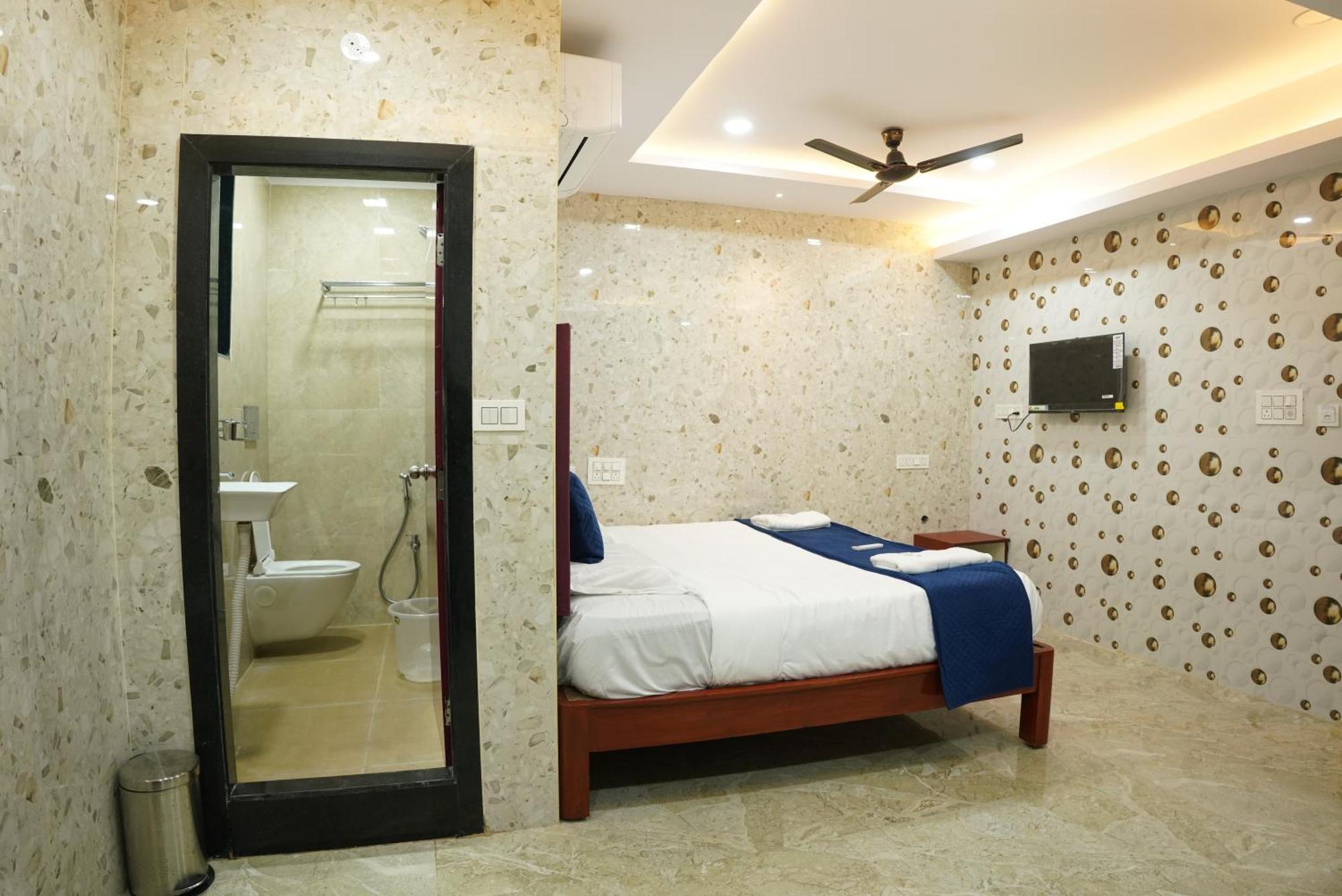 Akshayaa Grand Hotel