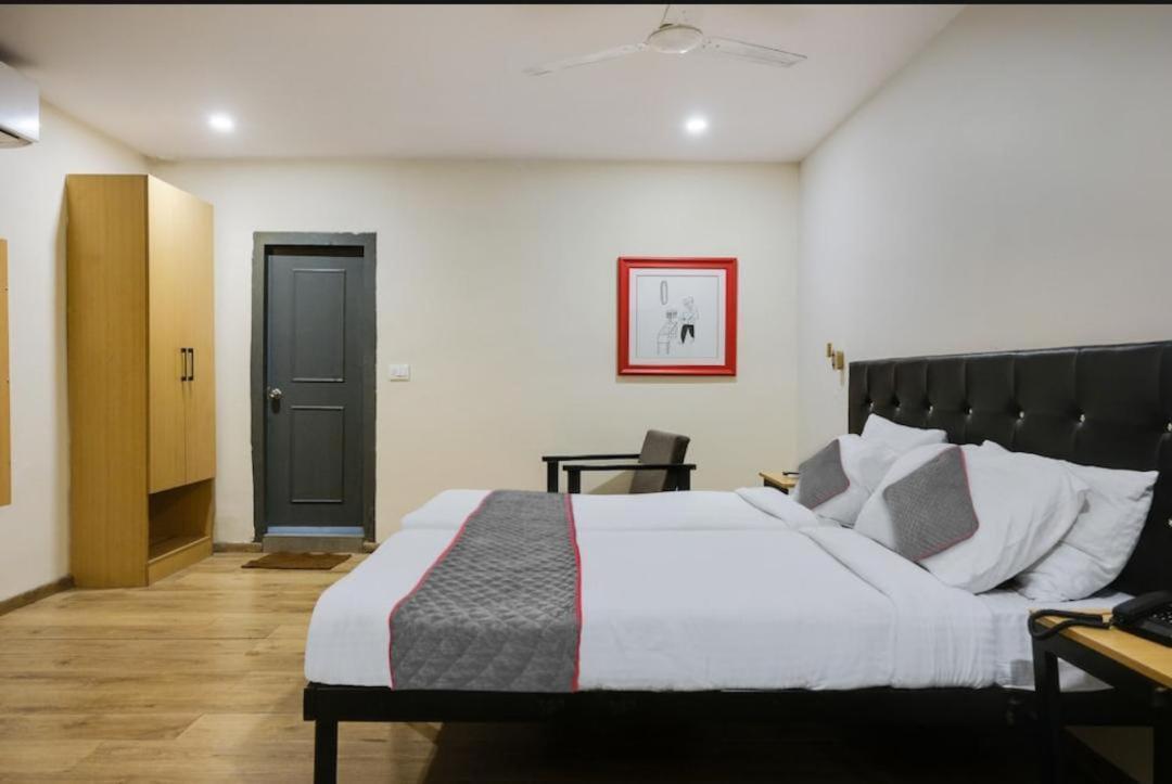 Black And White Hotel Visakhapatnam