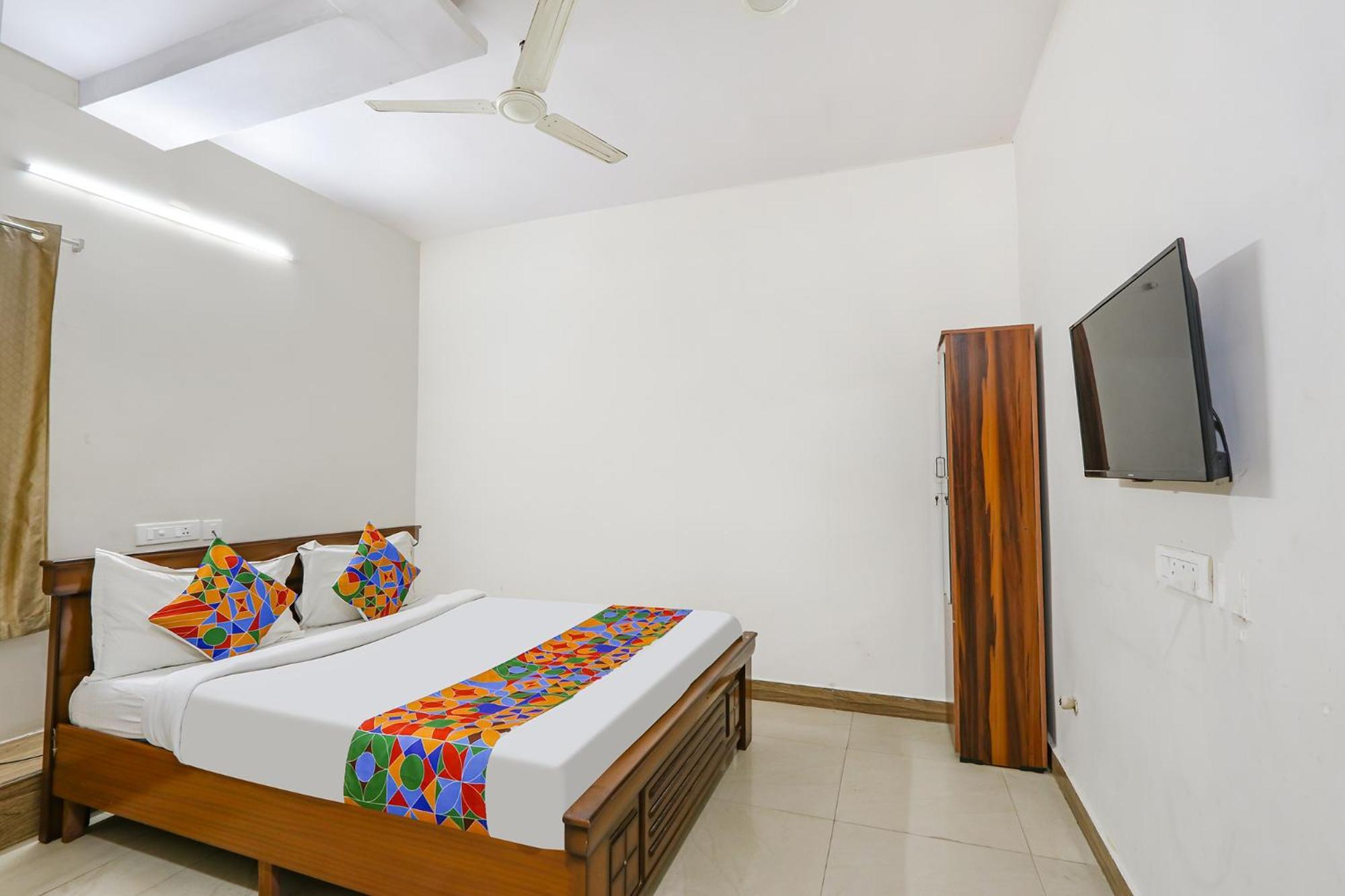 Hotel Fabexpress Korner - Sivaji Park