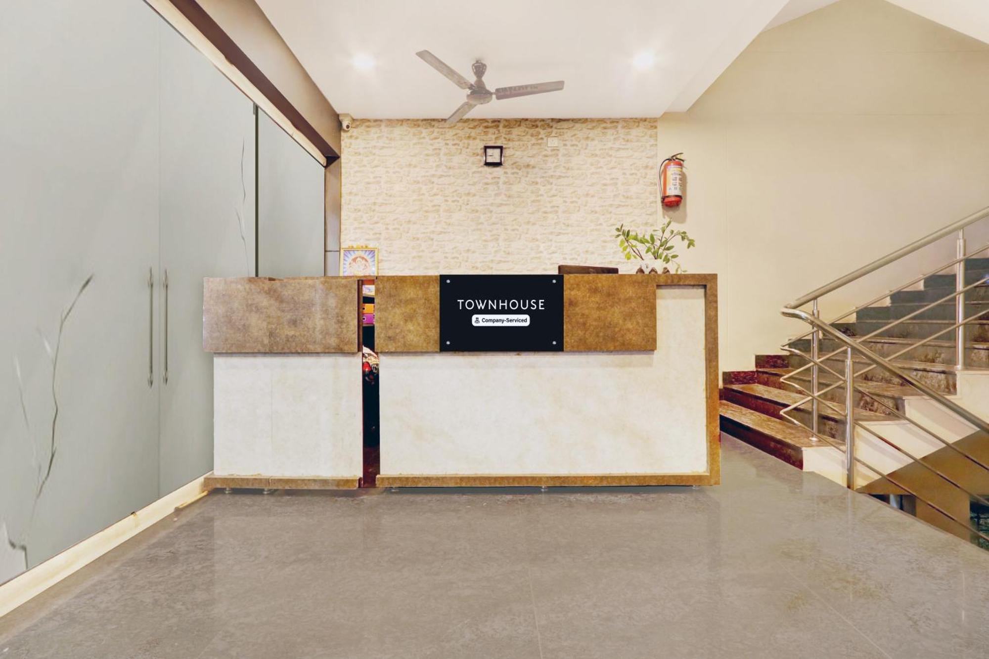 Hotel Super Townhouse Daba Garden Road 4*