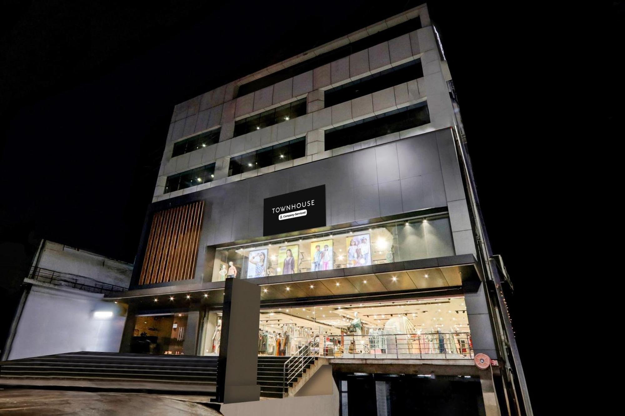 Super Townhouse Daba Garden Road 4* Visakhapatnam