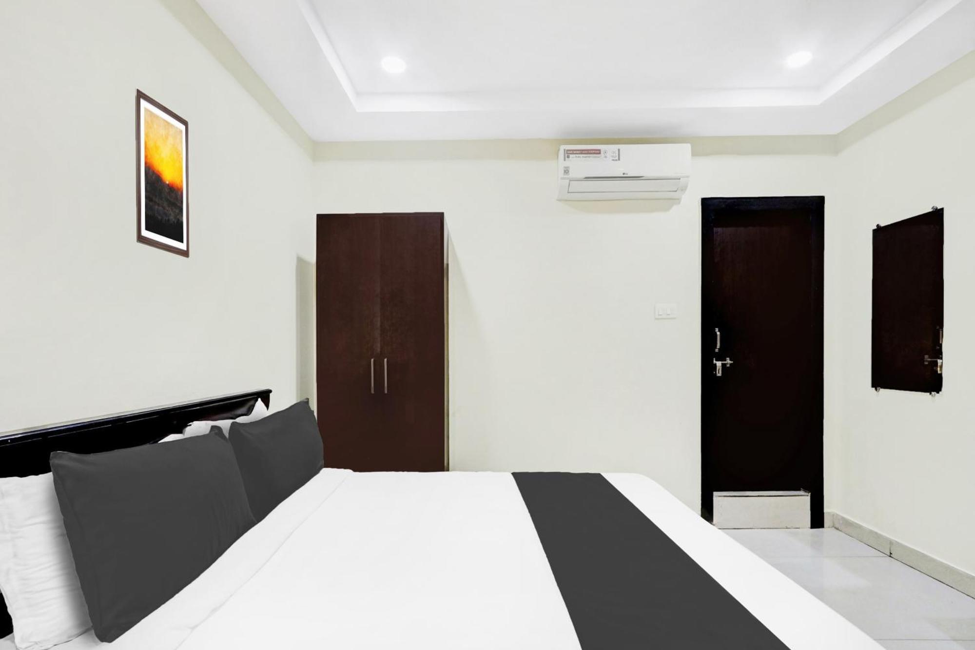 Hotel Super Townhouse Daba Garden Road 4*