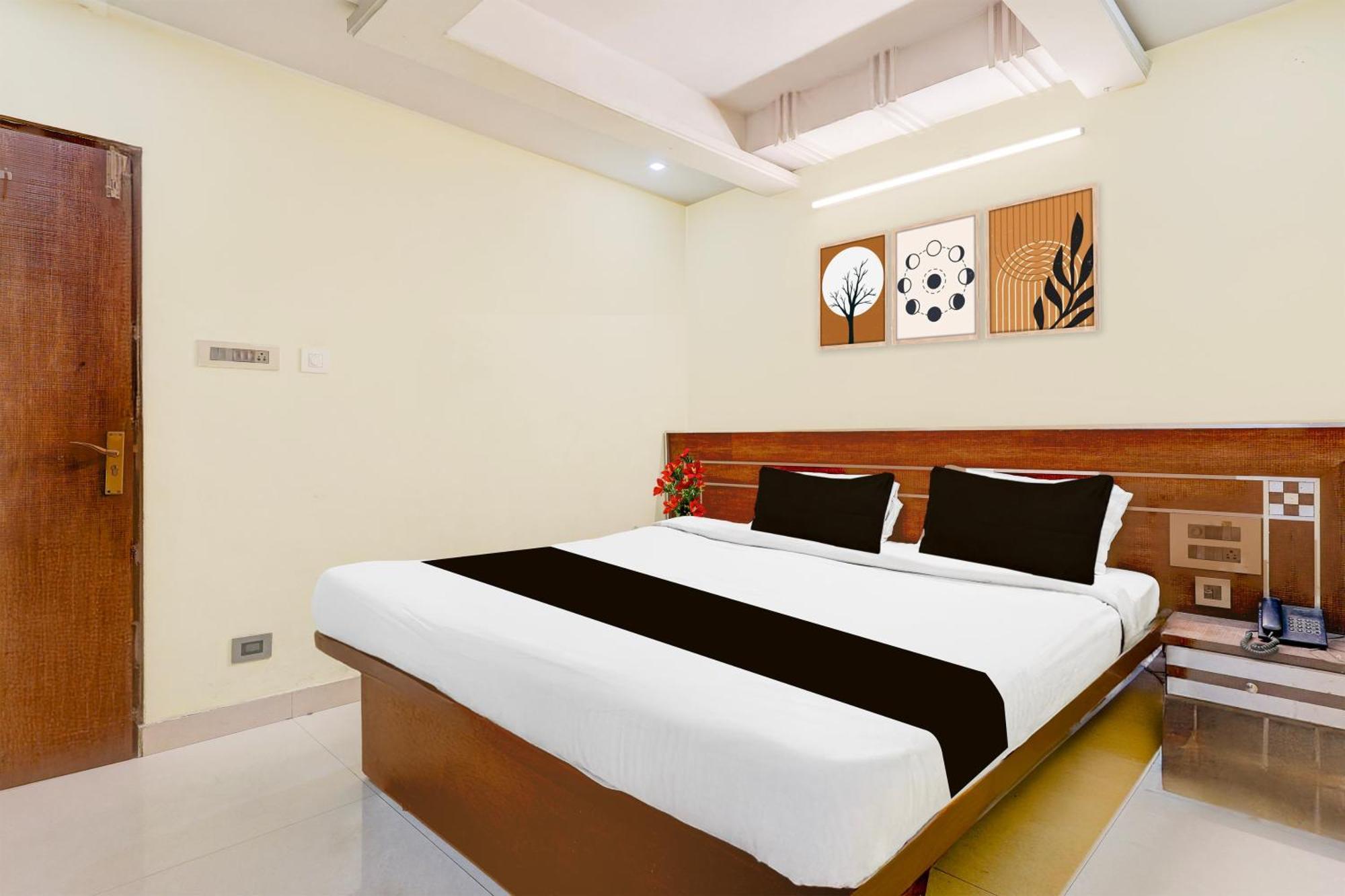 Hotel Super Townhouse Sankaramatam Road Near Diamond Park *