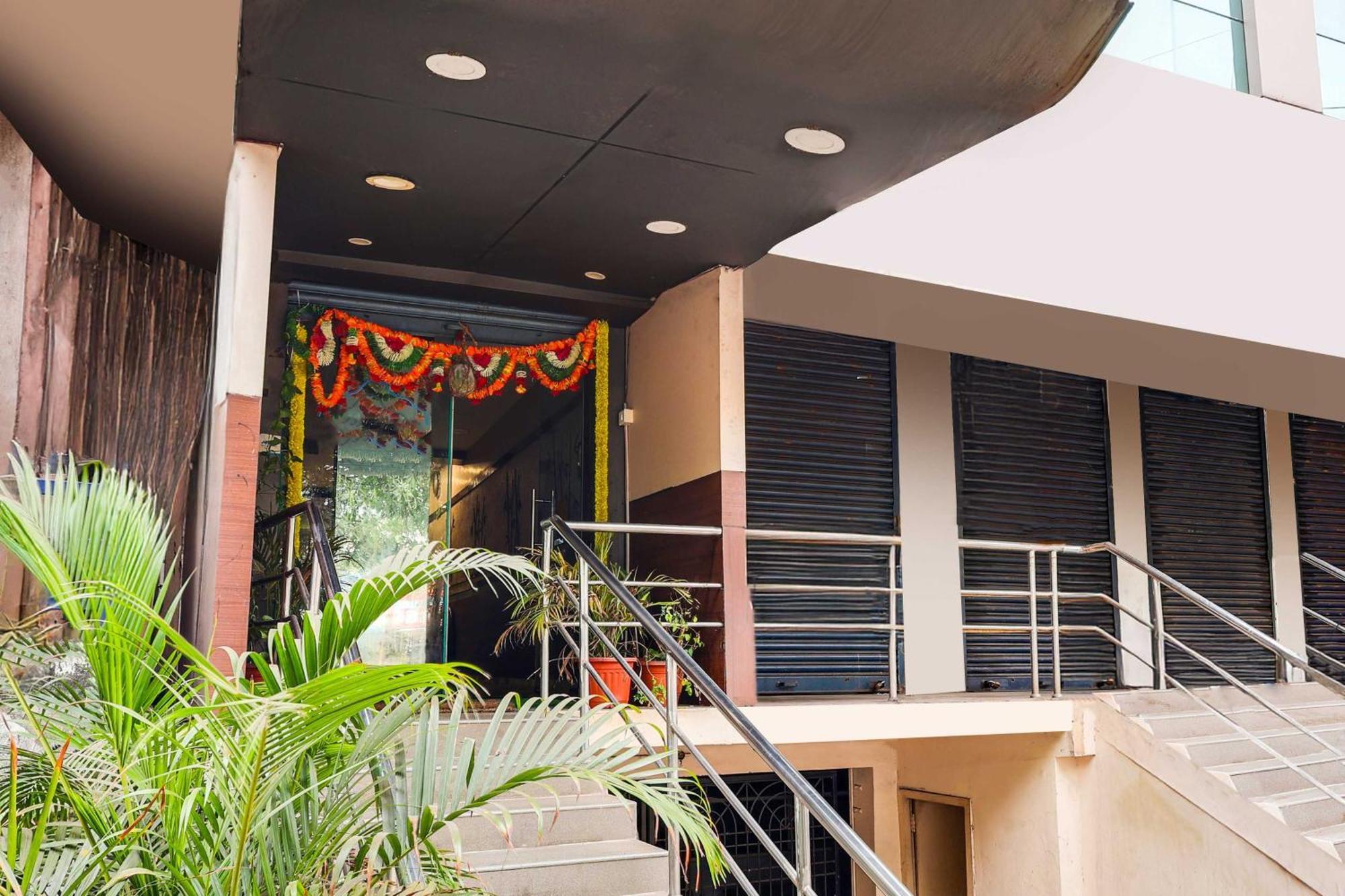 Collection O Port Road Poorna Market Hotel 3*