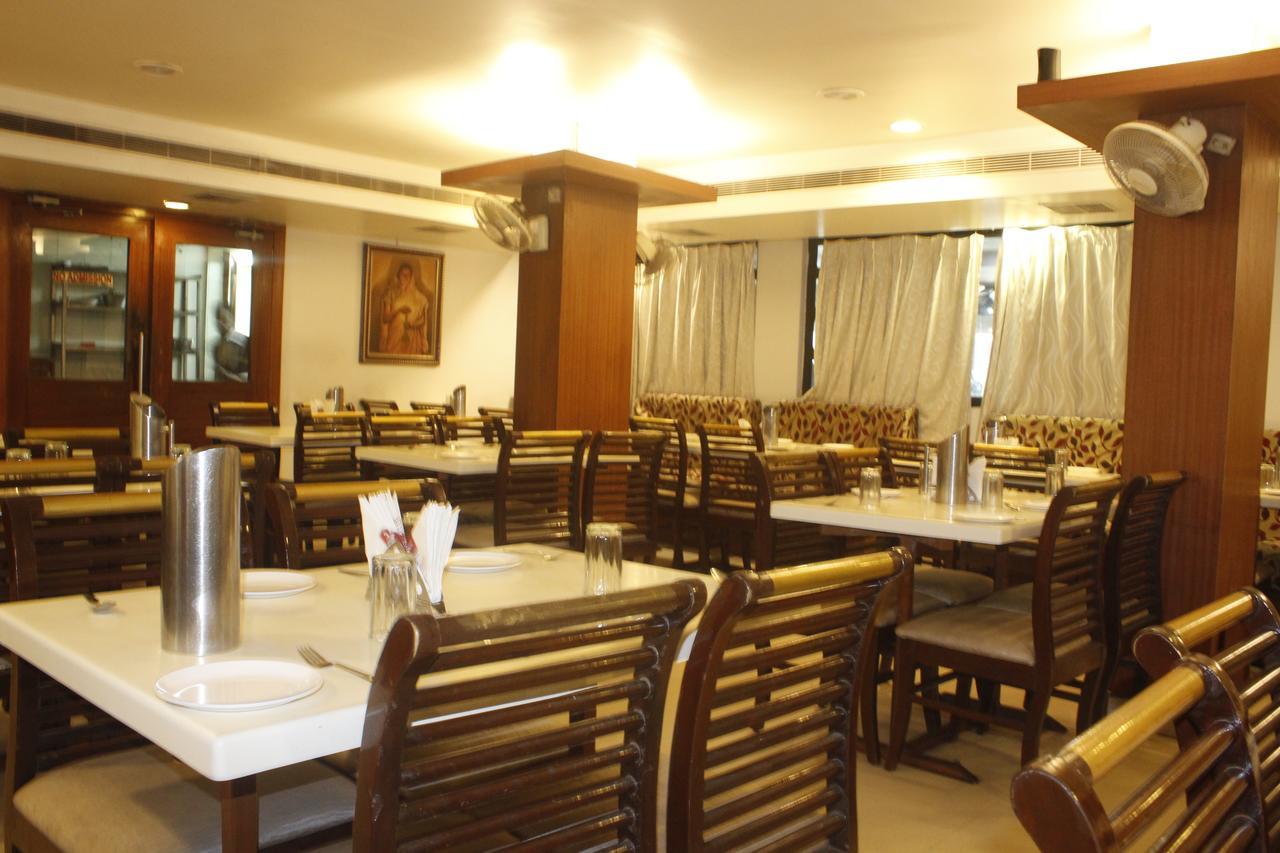 Chandra's Hotel 2*