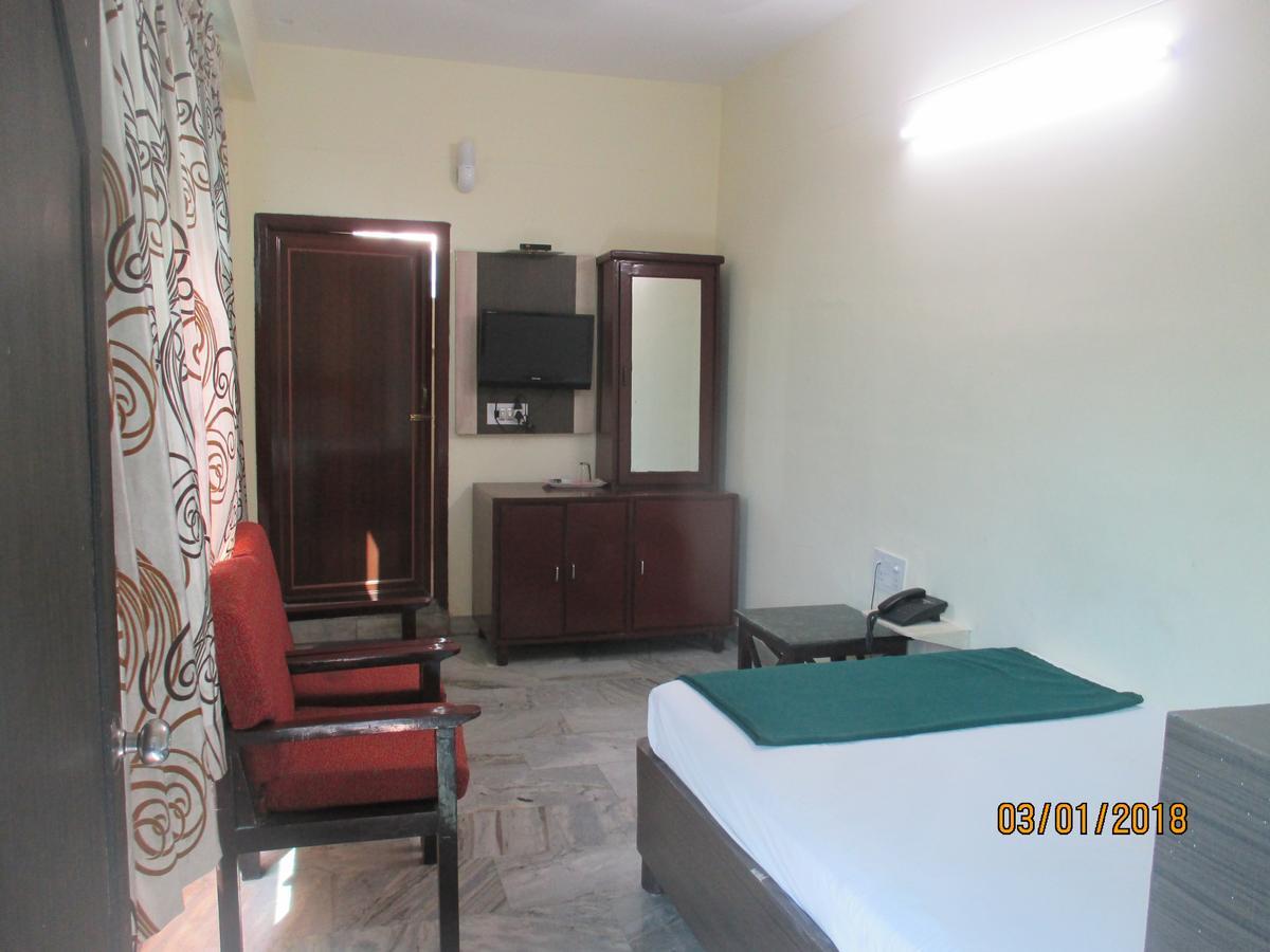 Hotel Chandanaresidencys A/c