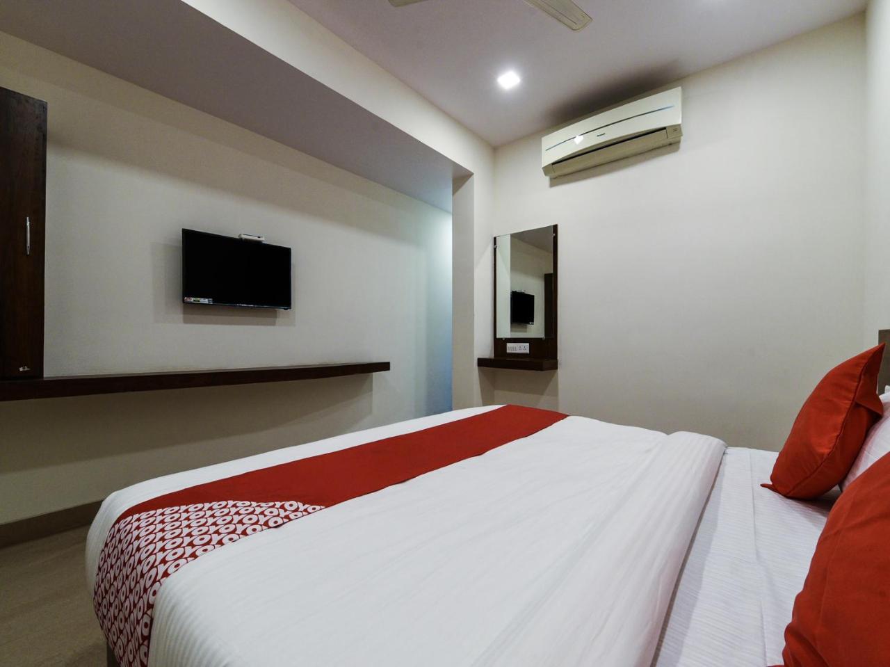 Oyo 12681 Blue Moon Inn Hotel 3*