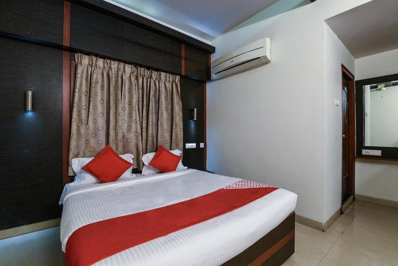 Oyo 12681 Blue Moon Inn